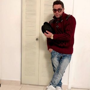 Meet your Posher, Dennis